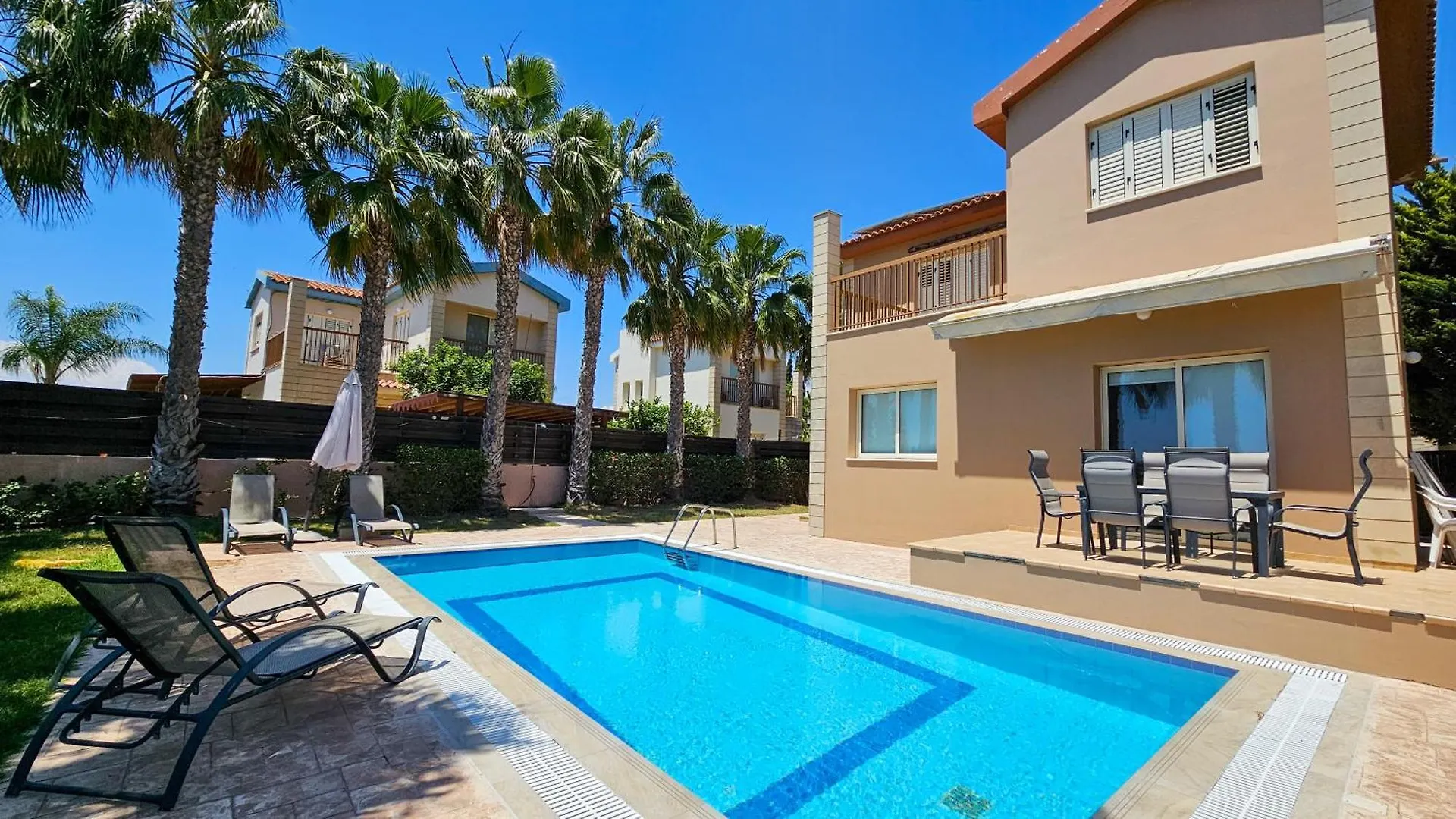 Sunnyside Pool Villa location